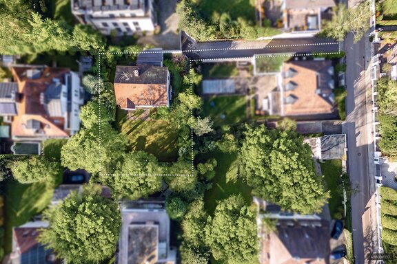 Grundstück mit Altbestand