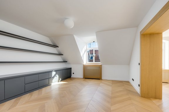 Arbeitszimmer mit Einbauten