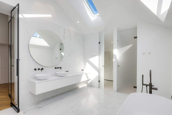 Lichterfüllte Wellness-Oase