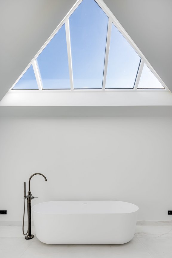 Skylight und skulpturale Wanne