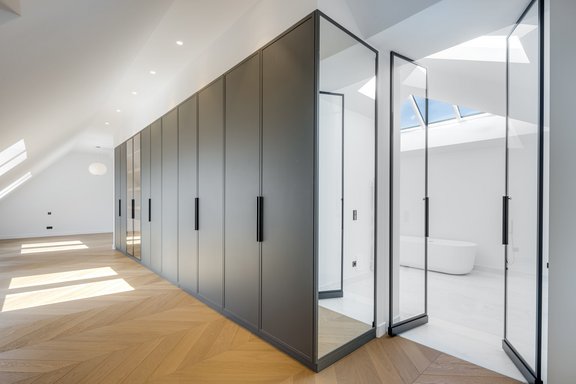 Ankleidebereich mit Einbauten