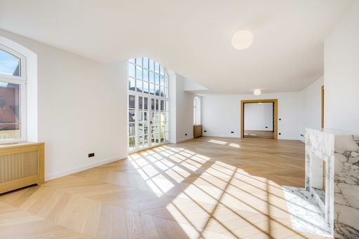 Objektvideo ansehen: Erstbezug nach Sanierung: Highend-Maisonette mit höchstem Design-Anspruch