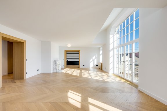 Atelierfenster und Kamin