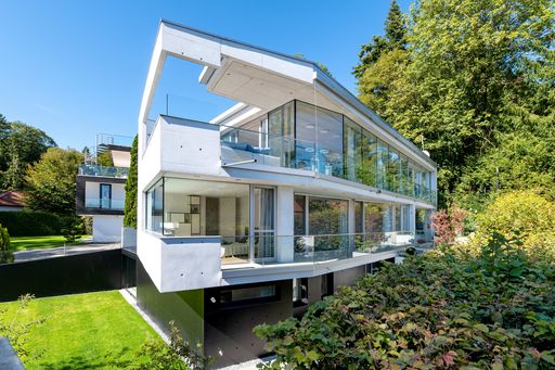 Objektvideo ansehen: Highend-Villa im Bauhaus-Stil mit See- und Alpenblick