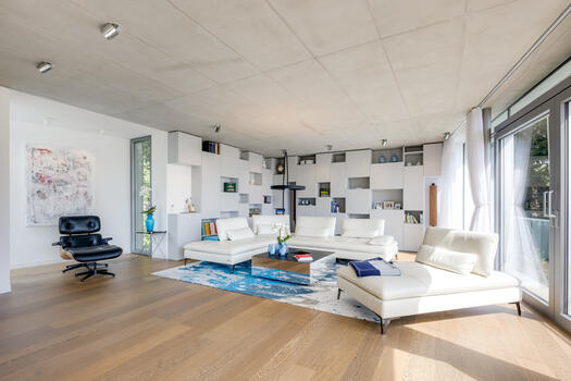 Living area with fixtures
