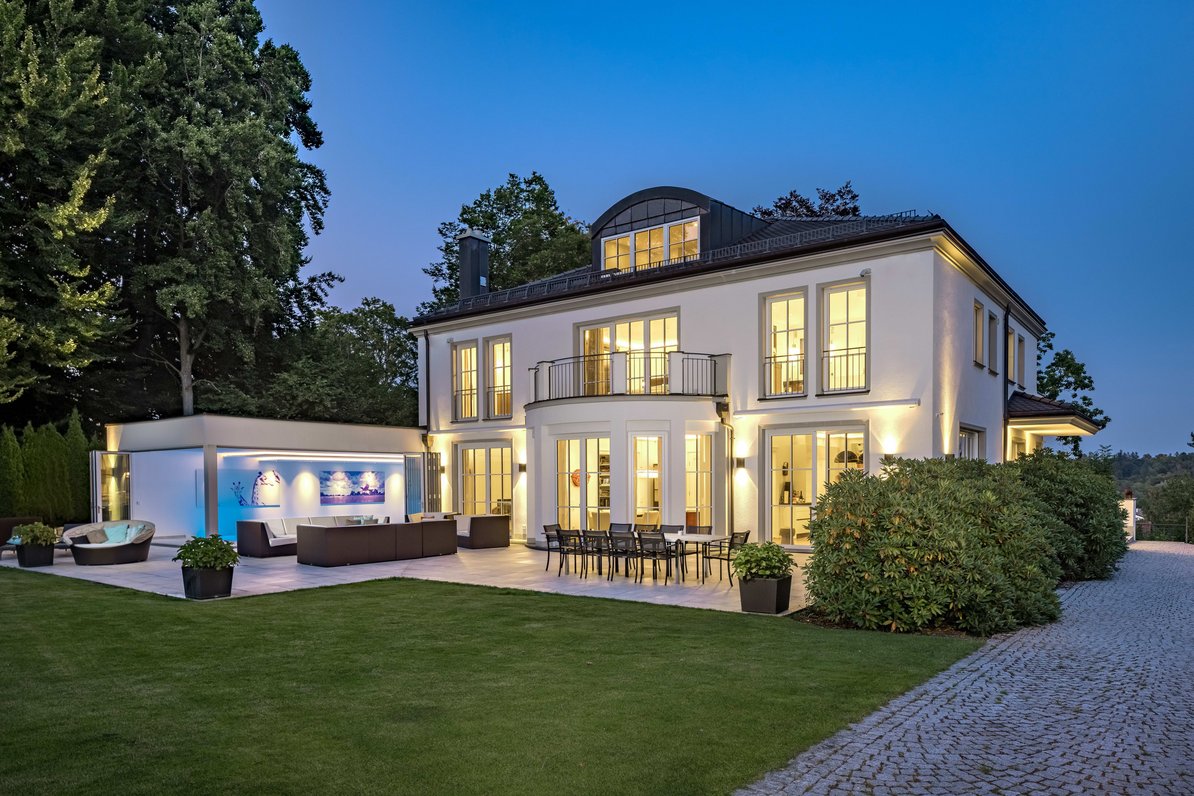 Spacious villa estate