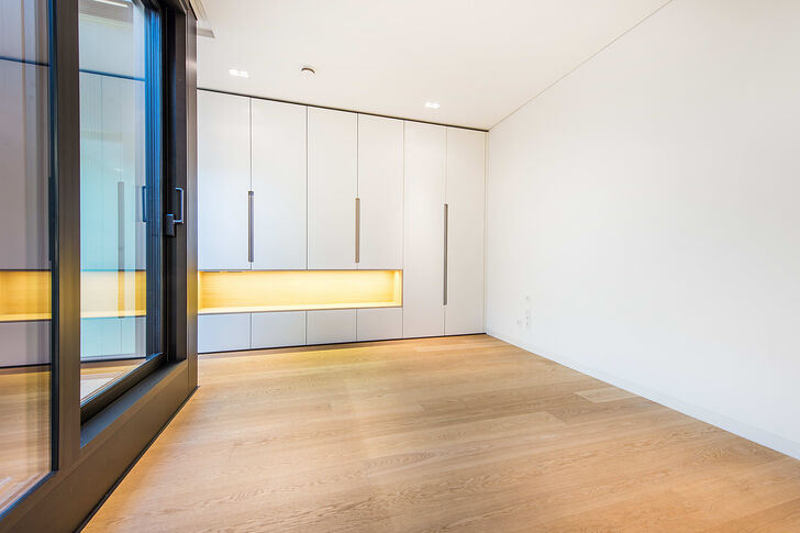 Schlafzimmer mit angrenzender Ankleide