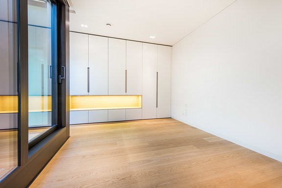 Schlafzimmer mit angrenzender Ankleide