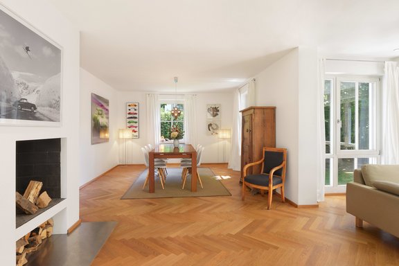 Essbereich mit Kamin