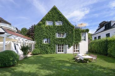 Hinreißende 1930er-Jahre-Villa mit Traumgarten in Toplage