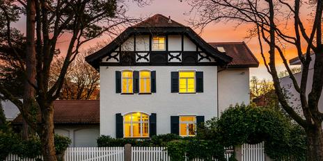 Villen-Juwel von 1898 mit familiengerechtem Grundriss und hinreißendem Charme