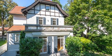 Villen-Juwel von 1898 mit familiengerechtem Grundriss und hinreißendem Charme