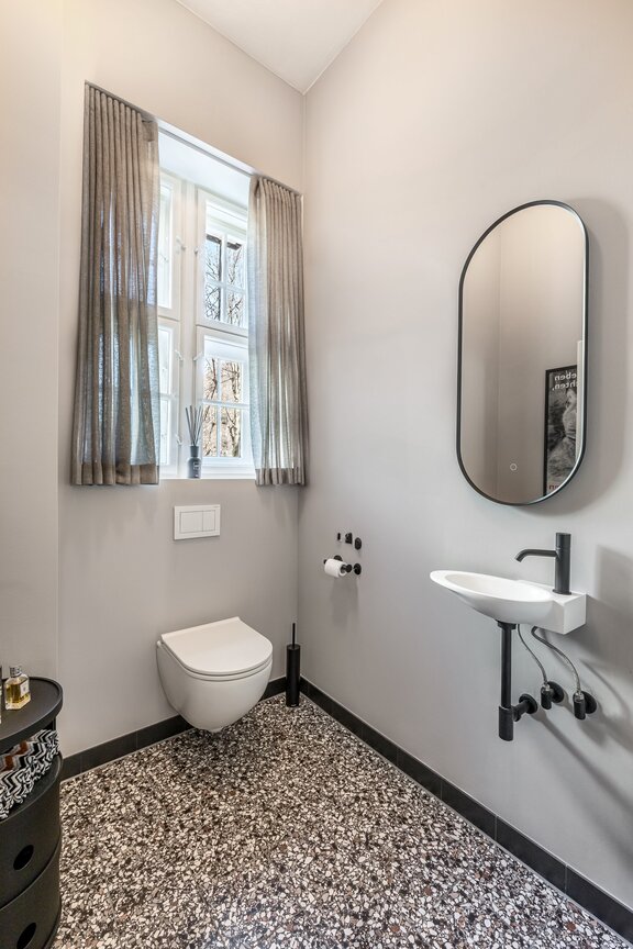 Guest toilet