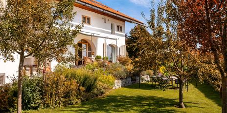 Hinreißende Landhaus-Villa von 2014 mit stylischem Twist, modernster Technik und Zugspitz-Panorama