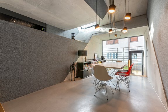 Sichtbeton und textile Wände