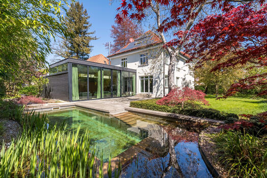 Villa mit Schwimmteich