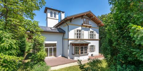 A historic, listed villa in a unique location in Nymphenburg