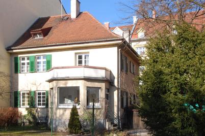 Historische Doppelhaushälfte von 1924 mit viel Altbau-Charme und großem Südgarten