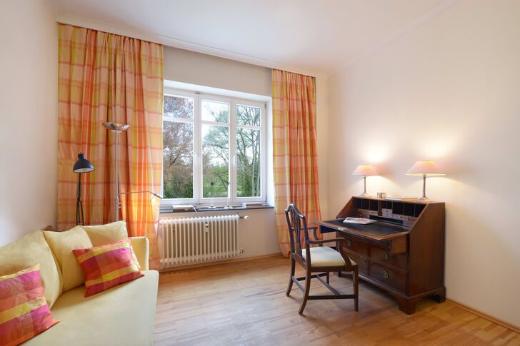 Schlafzimmer mit Gartenblick