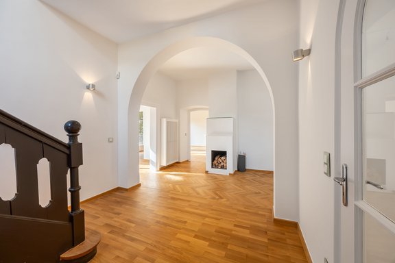 Großzügige Repräsentanz