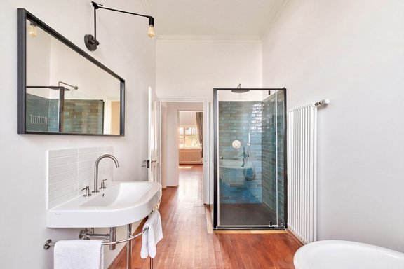 Bathroom with a vintage bathtub