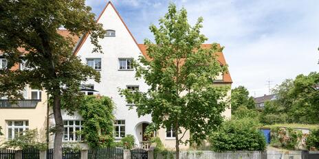 Historische Stadtvilla von 1902 mit großem Raumangebot, viel Charme und Gartenidyll