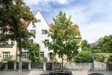 Watch video: Historic city villa built in 1902, offering plenty of space, lots of charm, and an idyllic garden