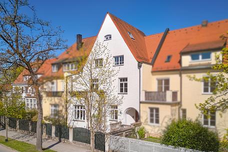 Historische Stadtvilla von 1902 mit großem Raumangebot, viel Charme und Gartenidyll