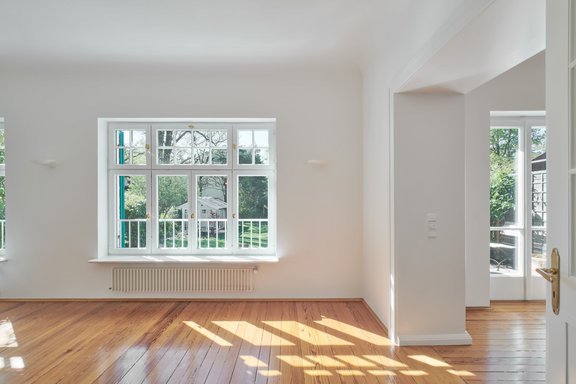 Wohnbereich mit Gartenblick