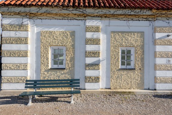 Das Haus ist Teil der barocken Schlossanlage