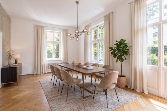Dining room (virtually furnished)