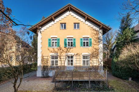 Historische Villa mit hinreißendem Flair und großem Raumangebot in ruhiger Lage