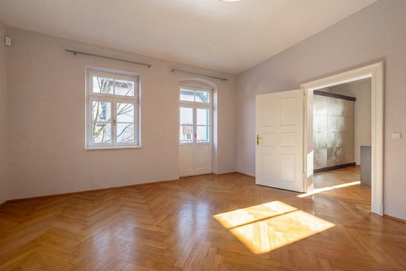 Großzügiges Schlafzimmer