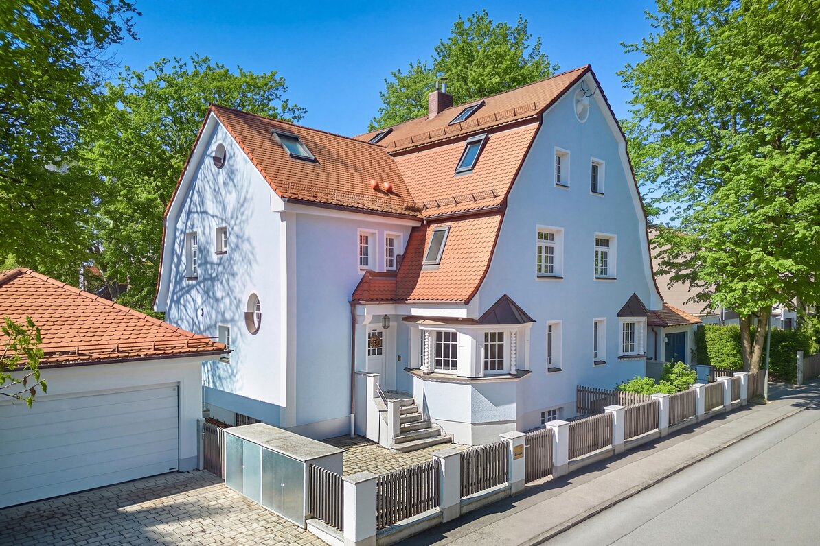 Stylish semi-detached villa