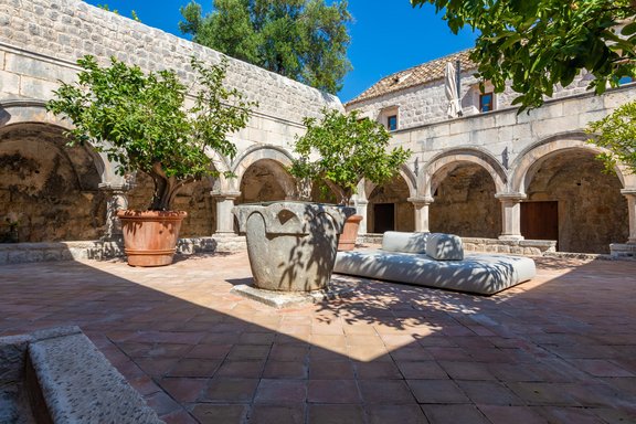 Innenhof mit Ruhebereich