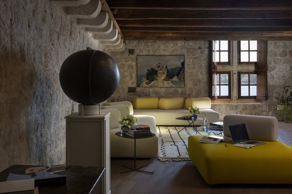 Designeinrichtung in geschichtsträchtigen Räumen