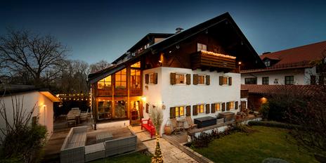 Historisches Bauernhaus mit Wintergarten-Anbau und flexiblen Nutzungsoptionen