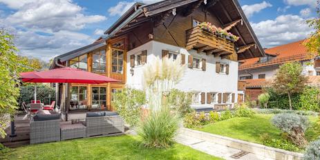 Historisches Bauernhaus mit Wintergarten-Anbau und flexiblen Nutzungsoptionen