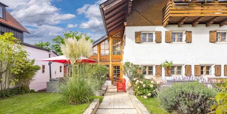 Historisches Bauernhaus mit separater Praxis und Option zur Gestaltung als großzügiges Zuhause