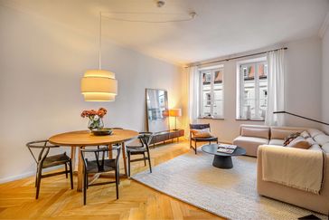 Objektvideo ansehen: Historisches Flair am Gärtnerplatz: Ideal geschnittene 3-Zimmer-Altbau-Wohnung mit Balkon