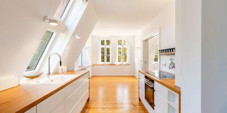 Historisches Juwel am Schlosskanal: Bezauberndes 2-Zimmer-Hideaway mit Traumblicken