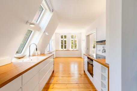 Historic jewel on the castle canal: Charming 2-room hideaway with dream views