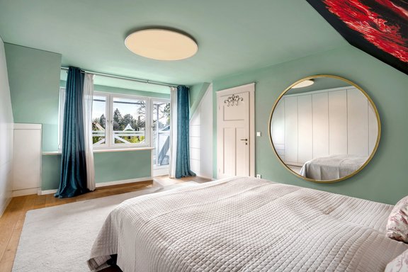 Spacious master bedroom