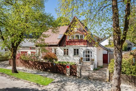 Historisches Juwel von 1913 an der Blutenburg mit Pool und Atelierhaus