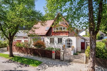 Objektvideo ansehen: Historisches Juwel von 1913 an der Blutenburg mit Pool und Atelierhaus