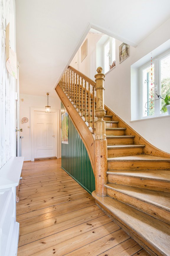 Original erhaltenes Holz-Treppenhaus