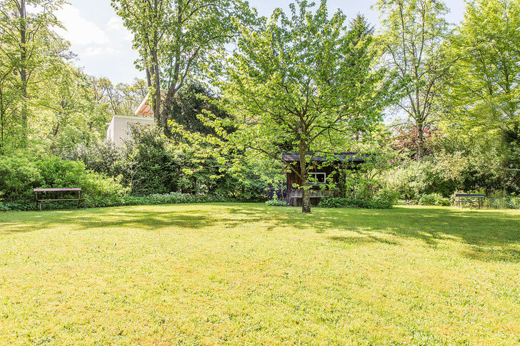 Herrlich eingewachsener Garten