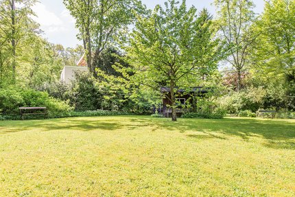 Herrlich eingewachsener Garten