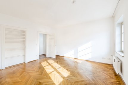 Fischgrätparkett und Sonne