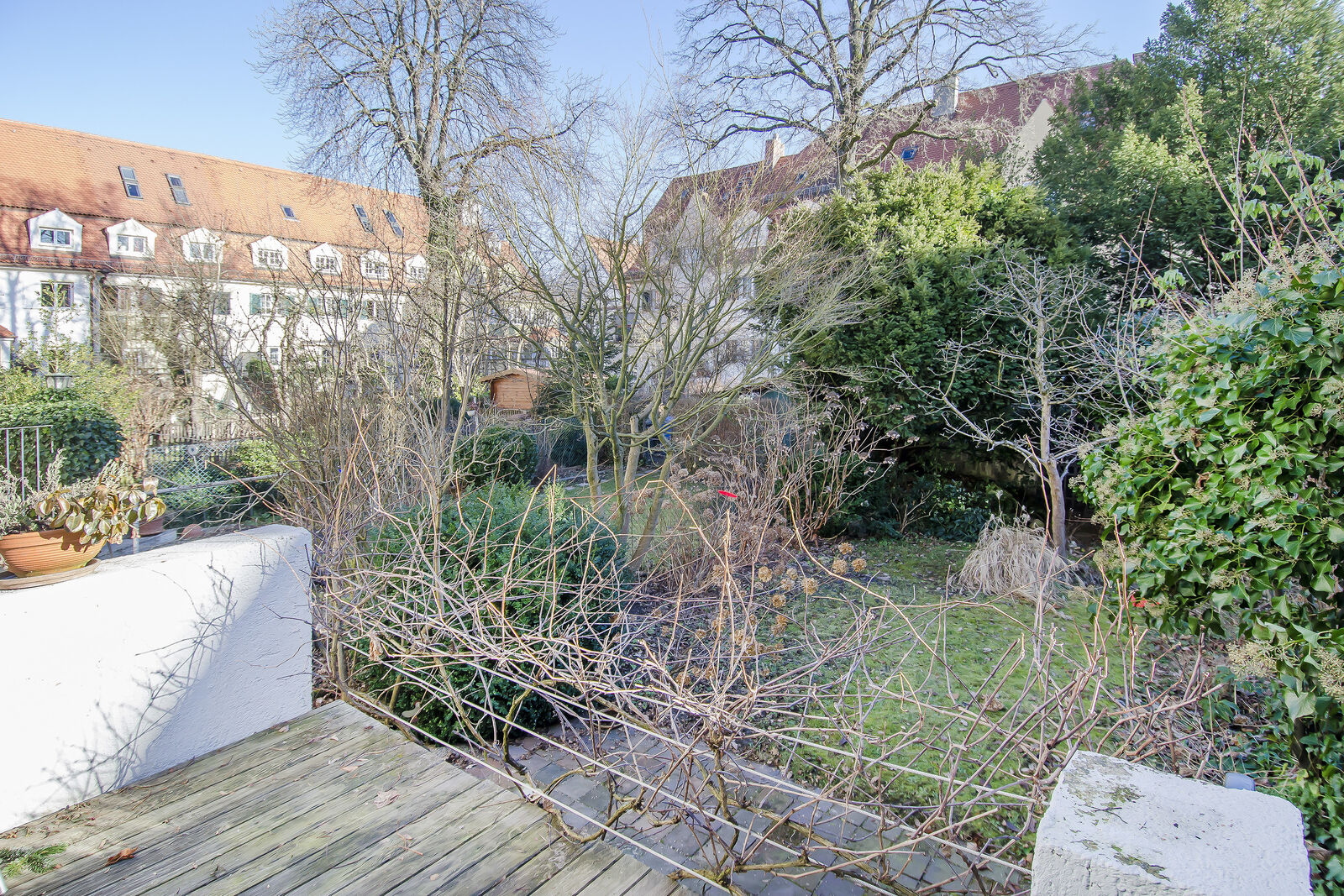 Herrlich eingewachsener Garten